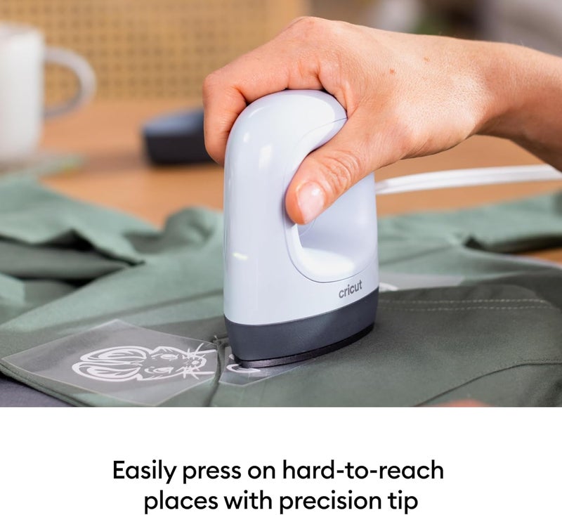 Cricut EasyPress Mini™ LT - أخضر نعناعي - مكبس حراري صغير لضغط الأحذية، ملابس الأطفال، القمصان، والمزيد - سهل الاستخدام بإعداد واحد - طرف دقيق - مكواة صغيرة مدمجة ومحمولة - Image 5